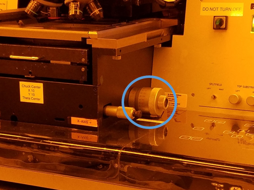 By using X and Y knobs, bring the chuck to the center position.